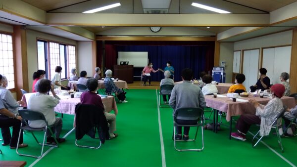 10月18日華カフェ開催致しました。テーマ～転倒予防のための椅子に座って体操～